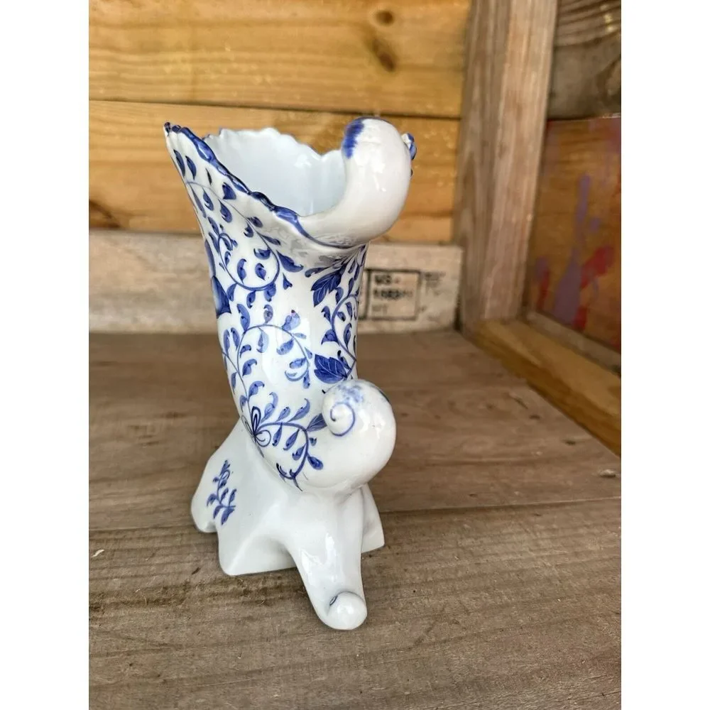 Blue and white horn Cornicopia vase‎ Andrea by Sadek Japan